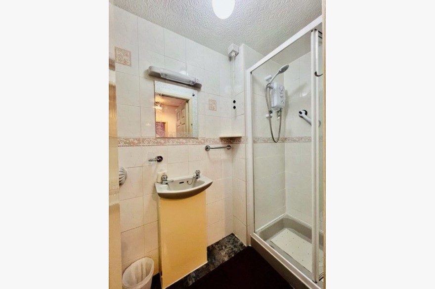 8 Bedroom Holiday Flats For Sale - Photograph 22