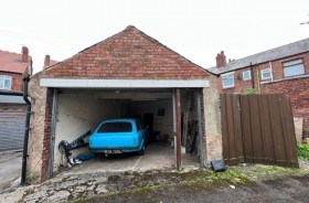Garage For Sale - Photograph 1