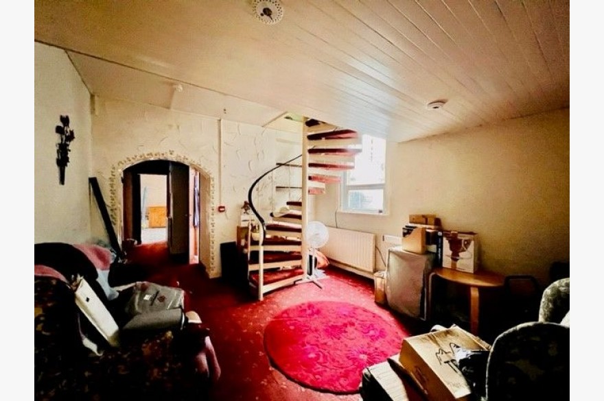 9 Bedroom Hotel For Sale - Photograph 4