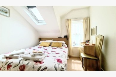 10 Bedroom Hotel For Sale - Photograph 8