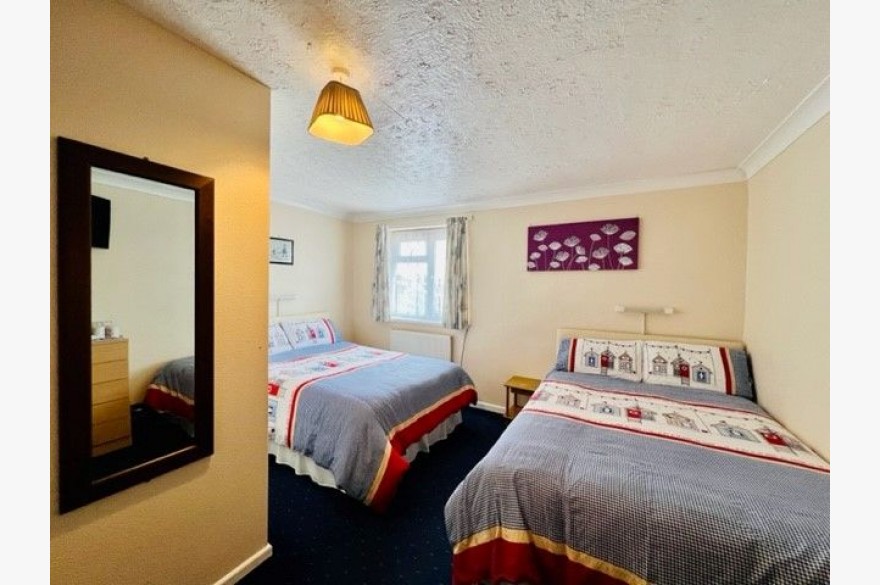 10 Bedroom Hotel For Sale - Photograph 4