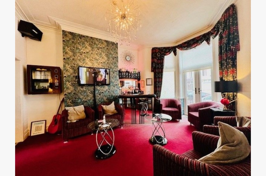 6 Bedroom Hotel For Sale - Photograph 9