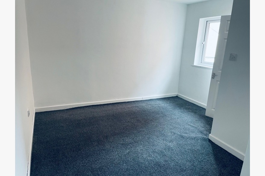 2 Bedroom Ground Floor Maisonette Flat/apartment To Rent - First Floor Bedroom