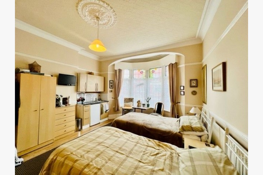 7 Bedroom Holiday Flats For Sale - Photograph 16
