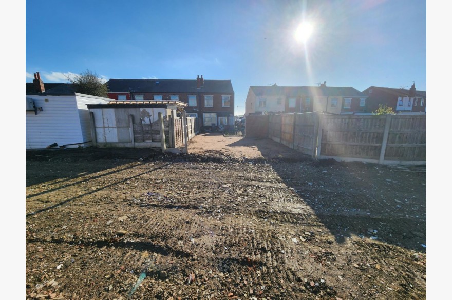 Land For Sale - Photograph 1